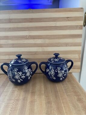 Temp-Tations Navy Blue Ceramic Sugar & Creamer Bowls White Floral Design. set x2